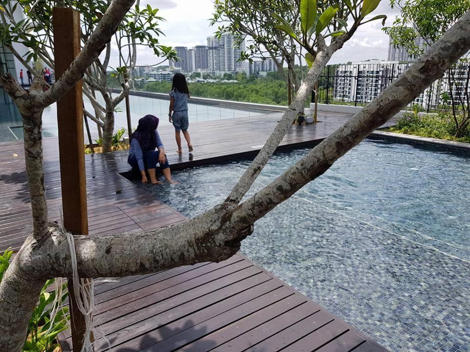 Appartamento Mycozysoho With Excellent Swimming Pool View Cyberjaya Esterno foto