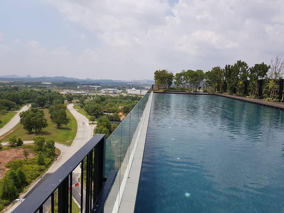 Appartamento Mycozysoho With Excellent Swimming Pool View Cyberjaya Esterno foto